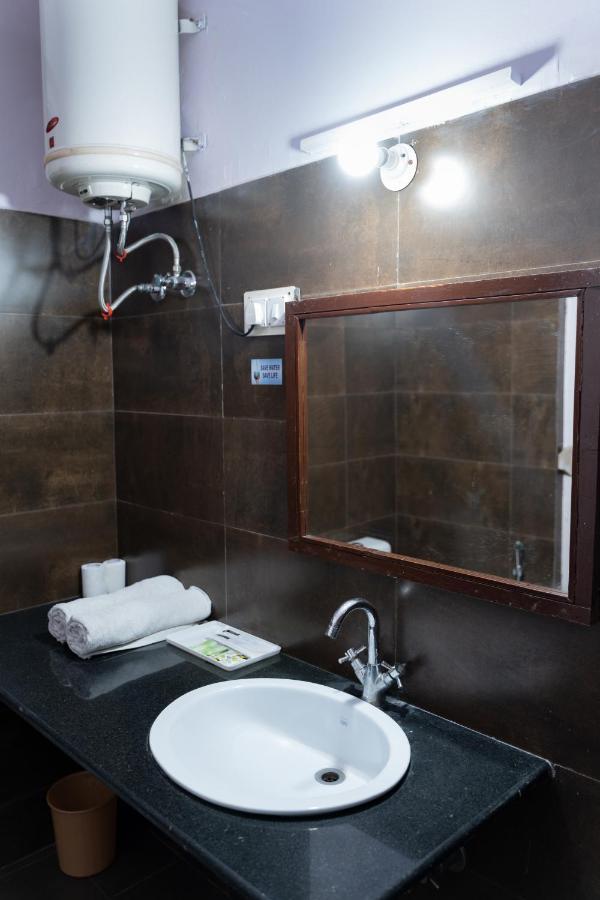 The Conifer Hotel Manali  Ngoại thất bức ảnh