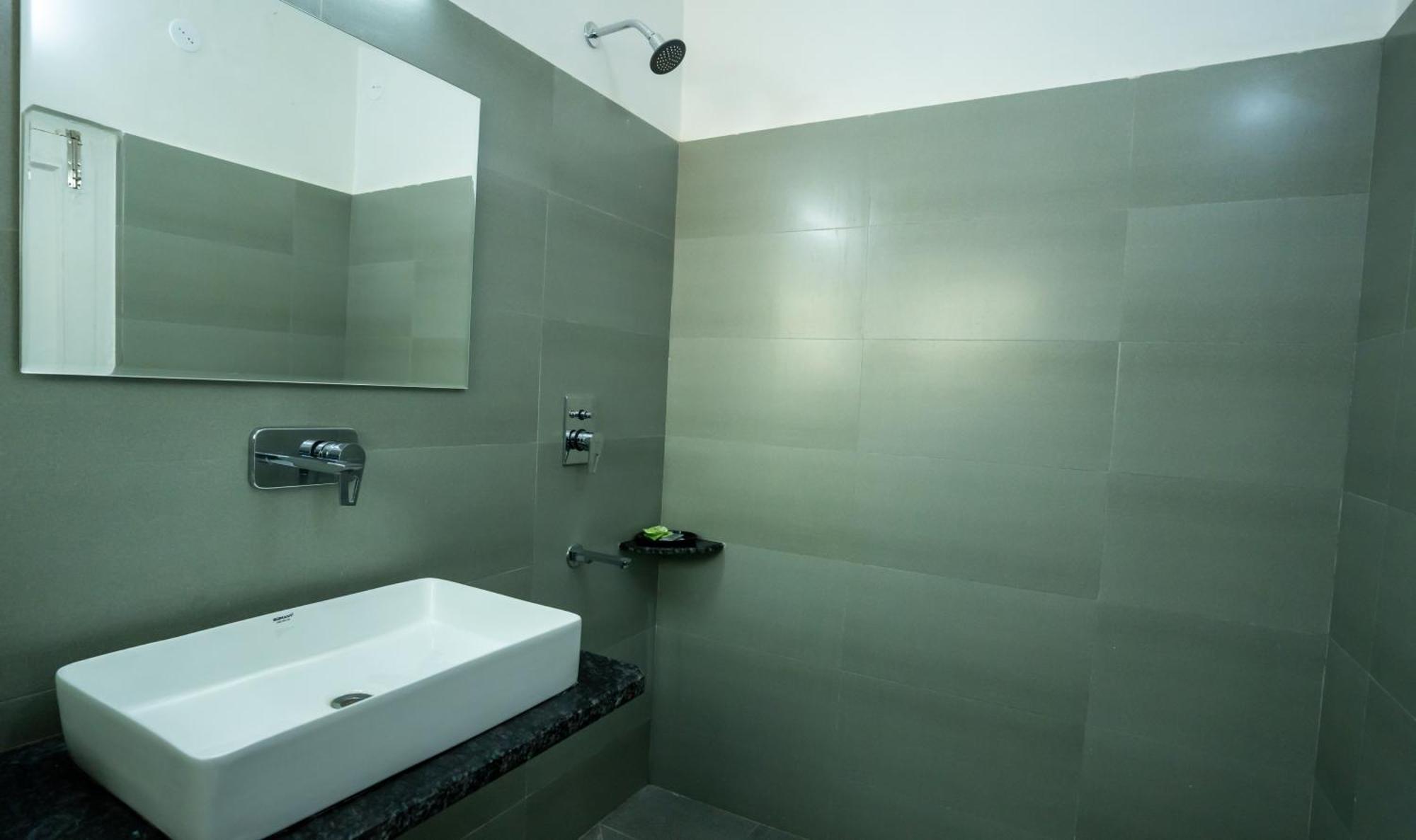 The Conifer Hotel Manali  Ngoại thất bức ảnh