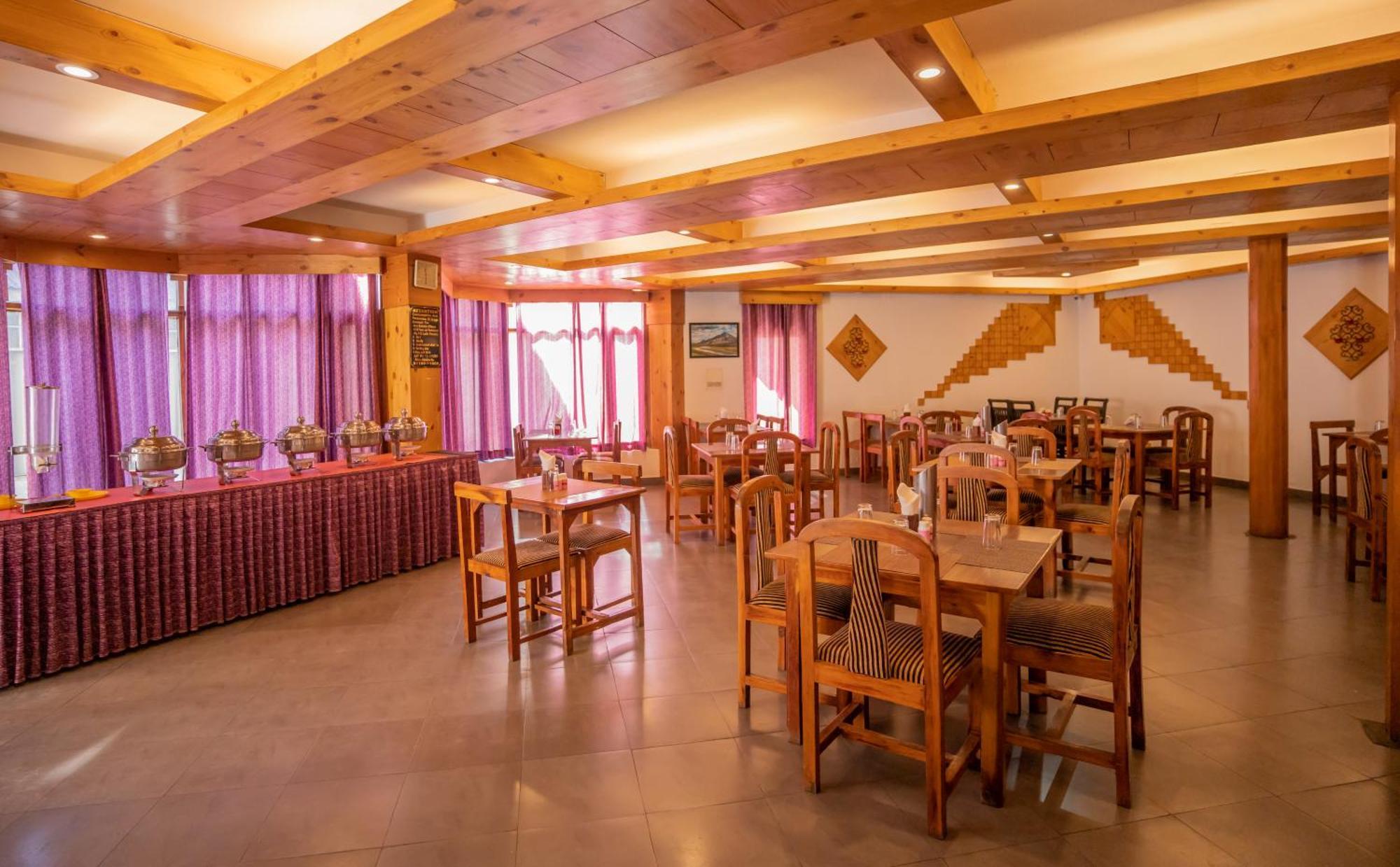The Conifer Hotel Manali  Ngoại thất bức ảnh