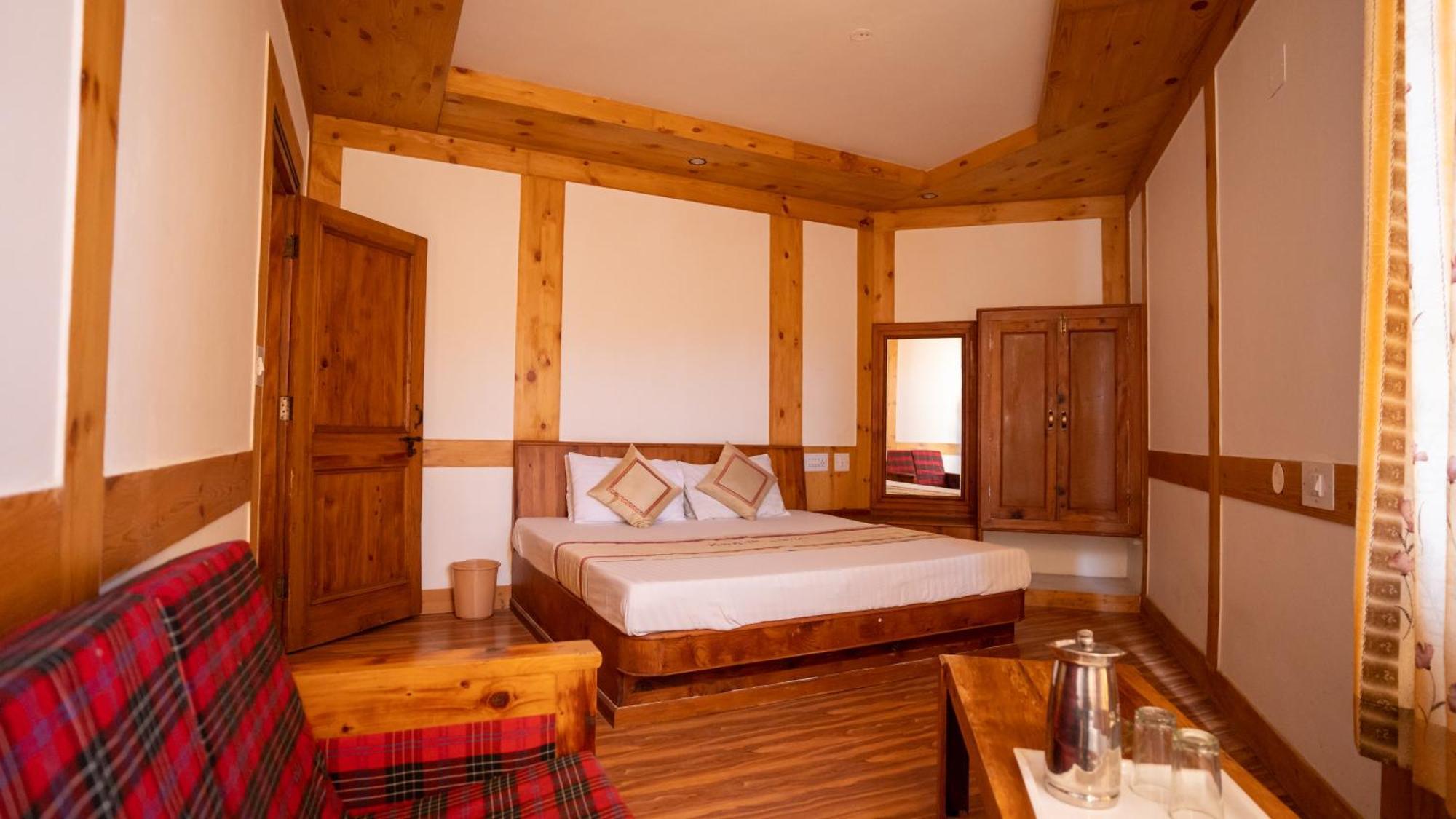 The Conifer Hotel Manali  Ngoại thất bức ảnh