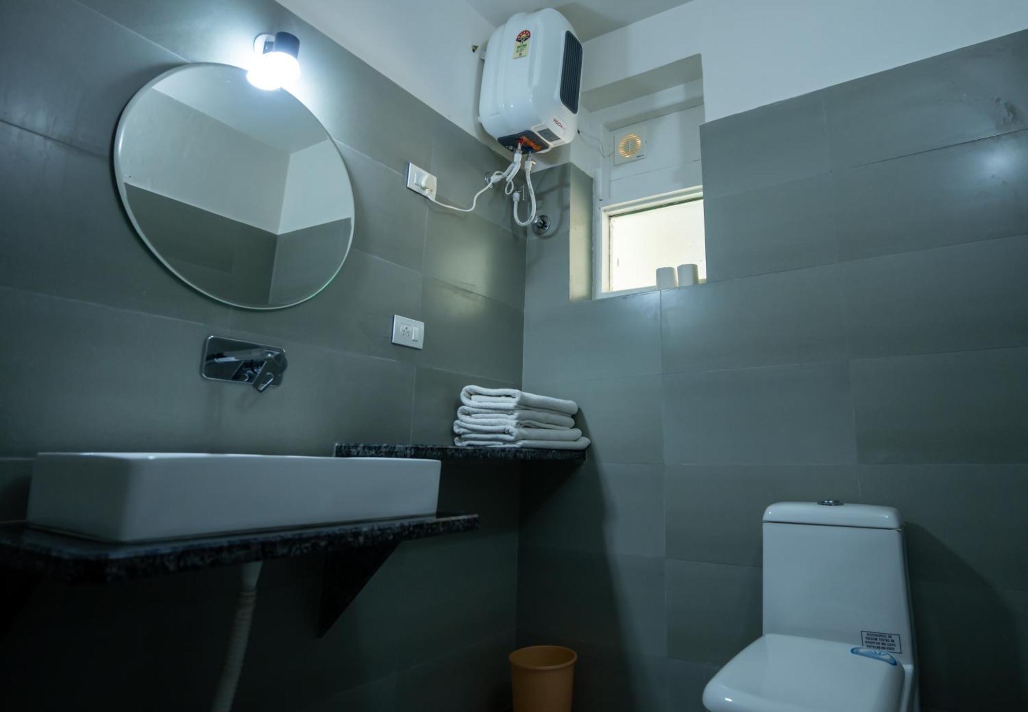 The Conifer Hotel Manali  Ngoại thất bức ảnh