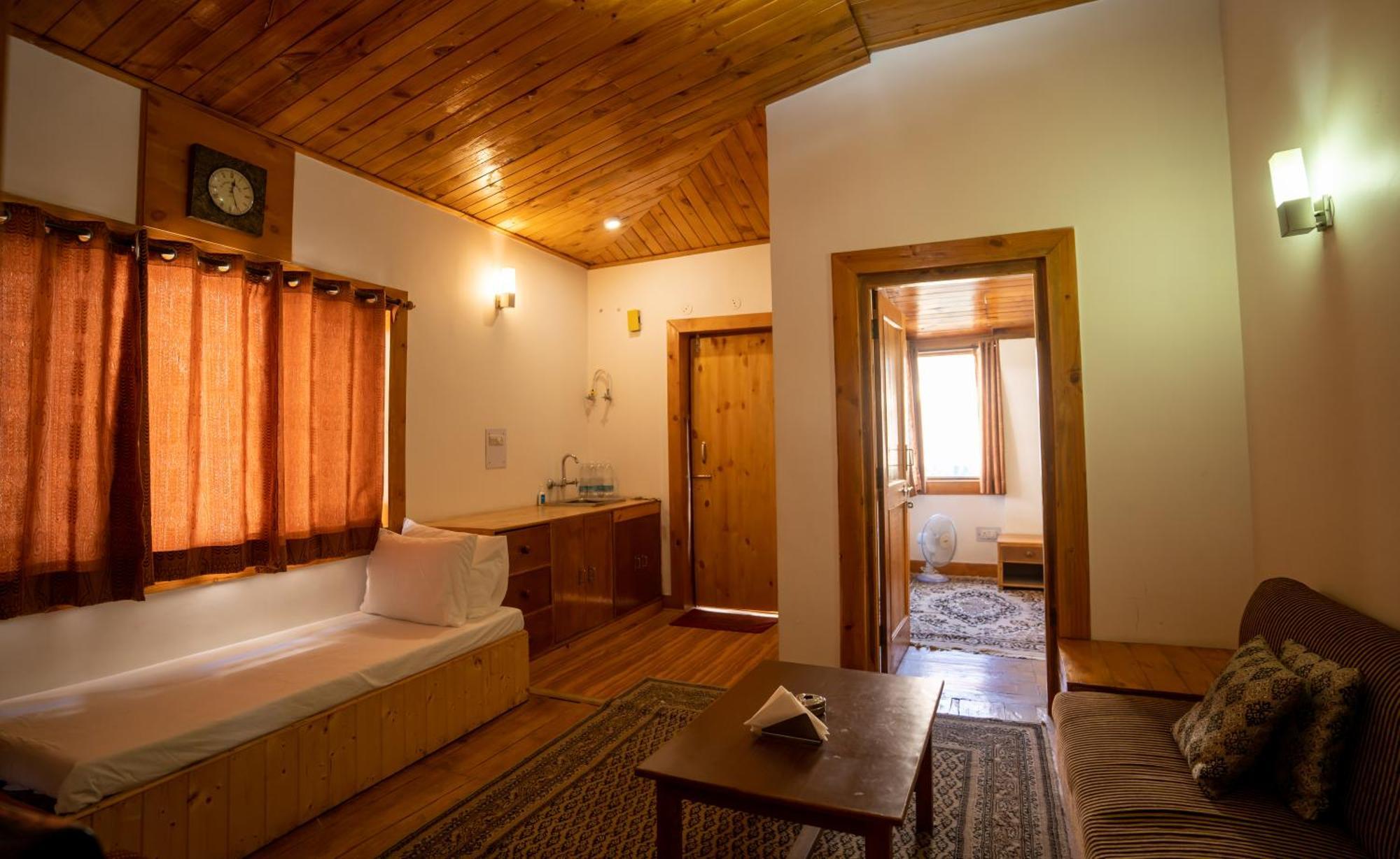 The Conifer Hotel Manali  Ngoại thất bức ảnh