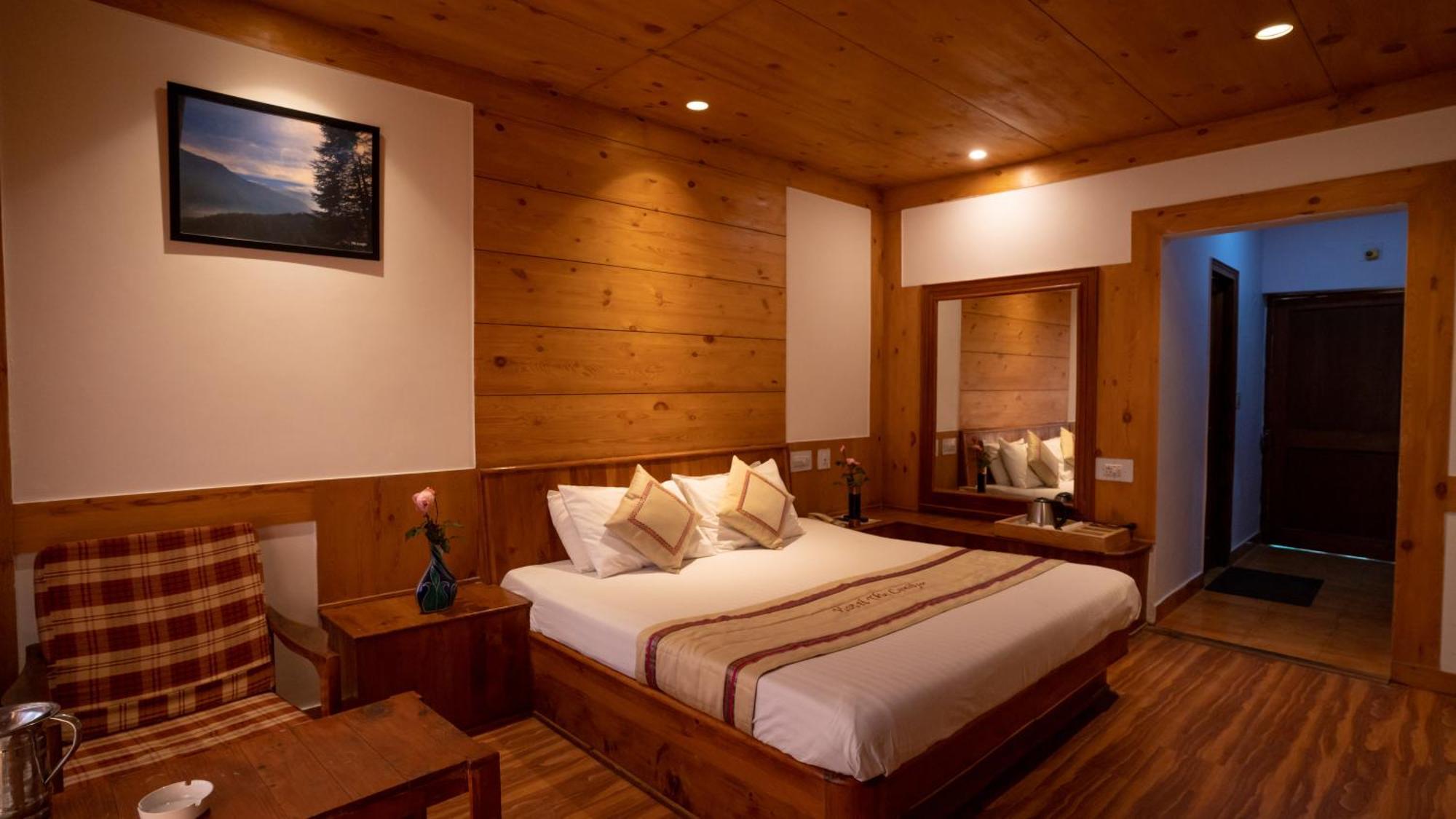 The Conifer Hotel Manali  Ngoại thất bức ảnh