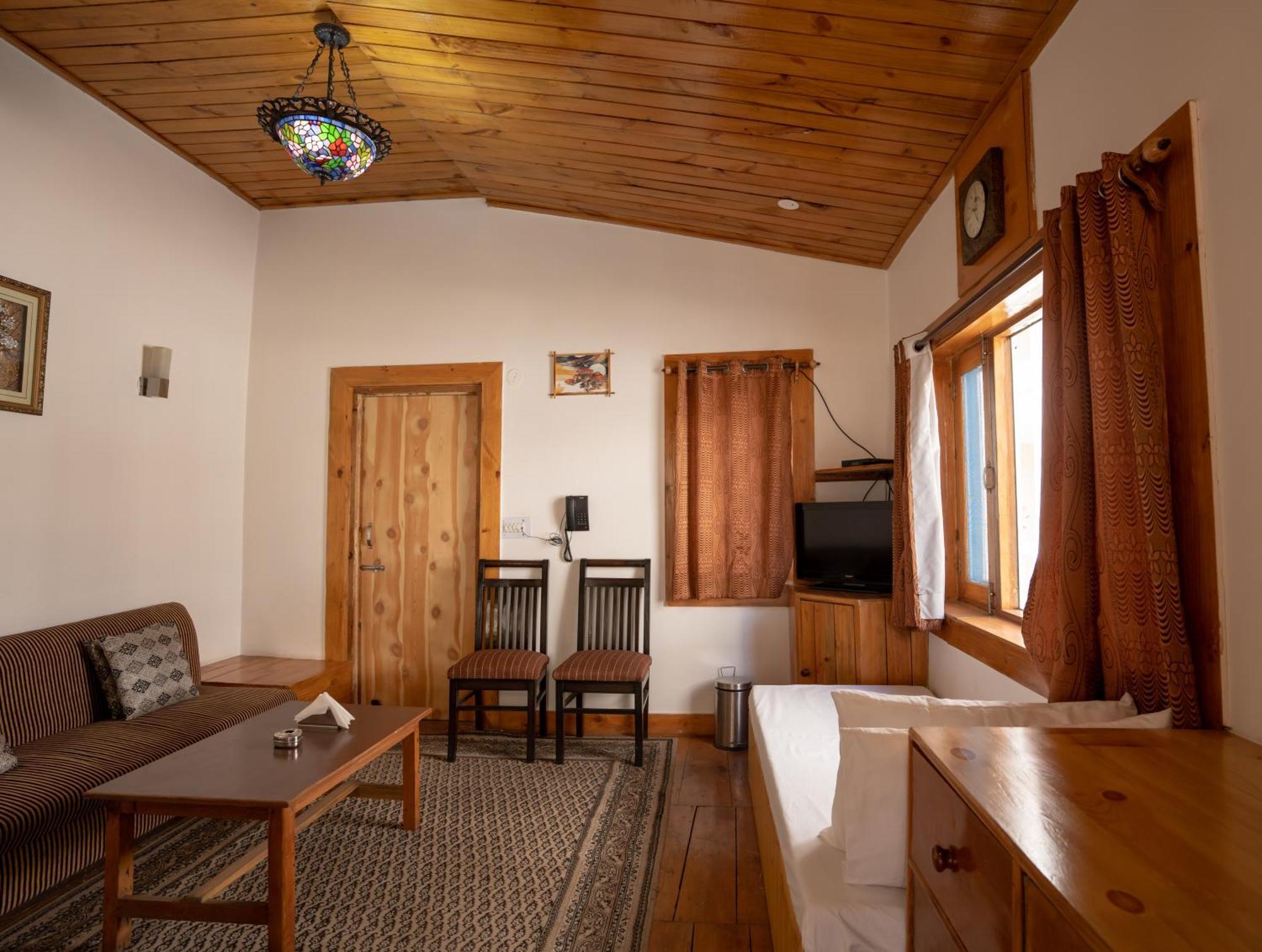 The Conifer Hotel Manali  Ngoại thất bức ảnh