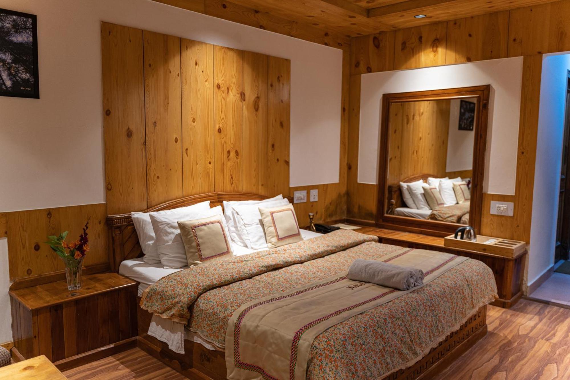The Conifer Hotel Manali  Ngoại thất bức ảnh