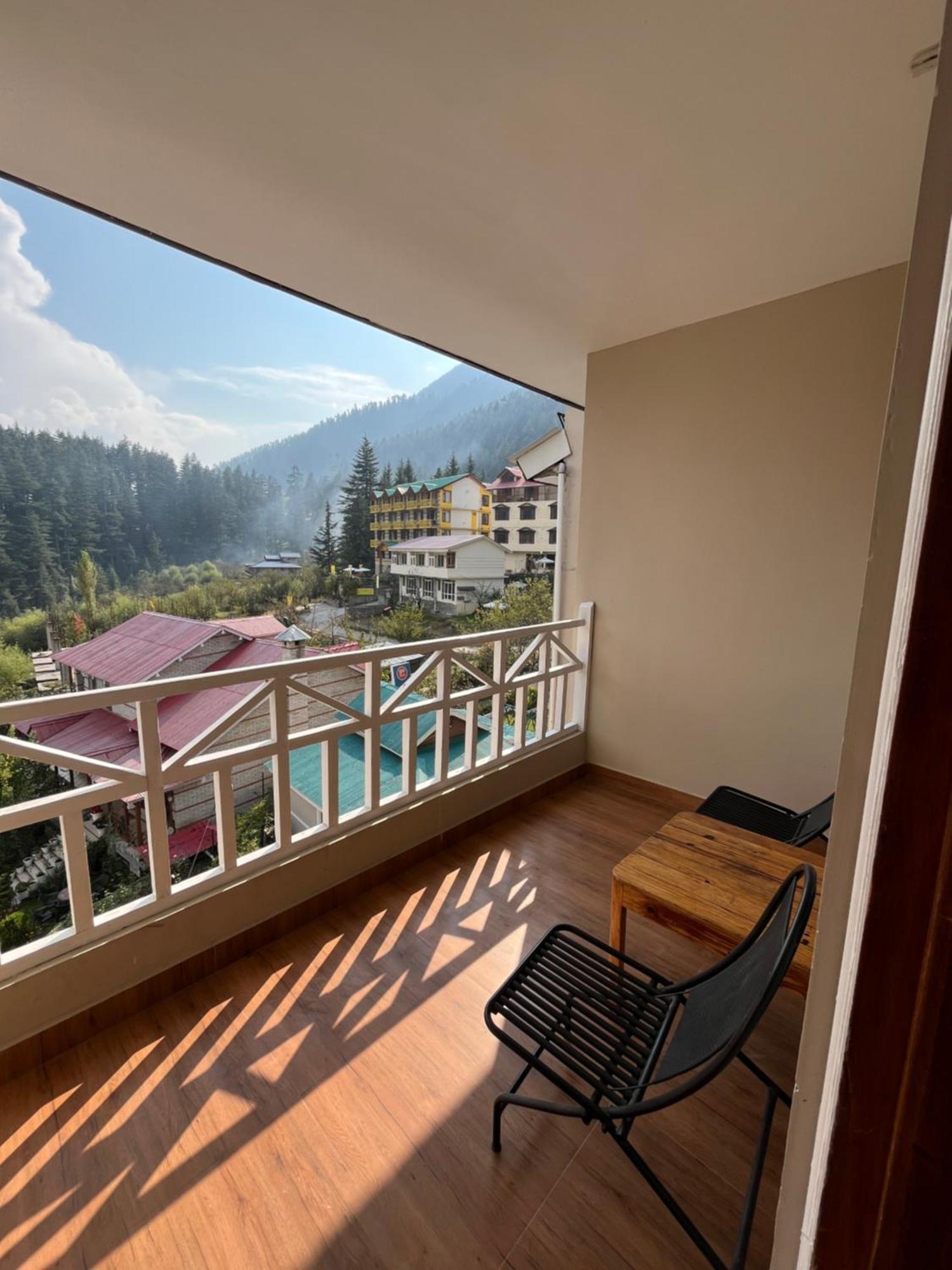 The Conifer Hotel Manali  Ngoại thất bức ảnh