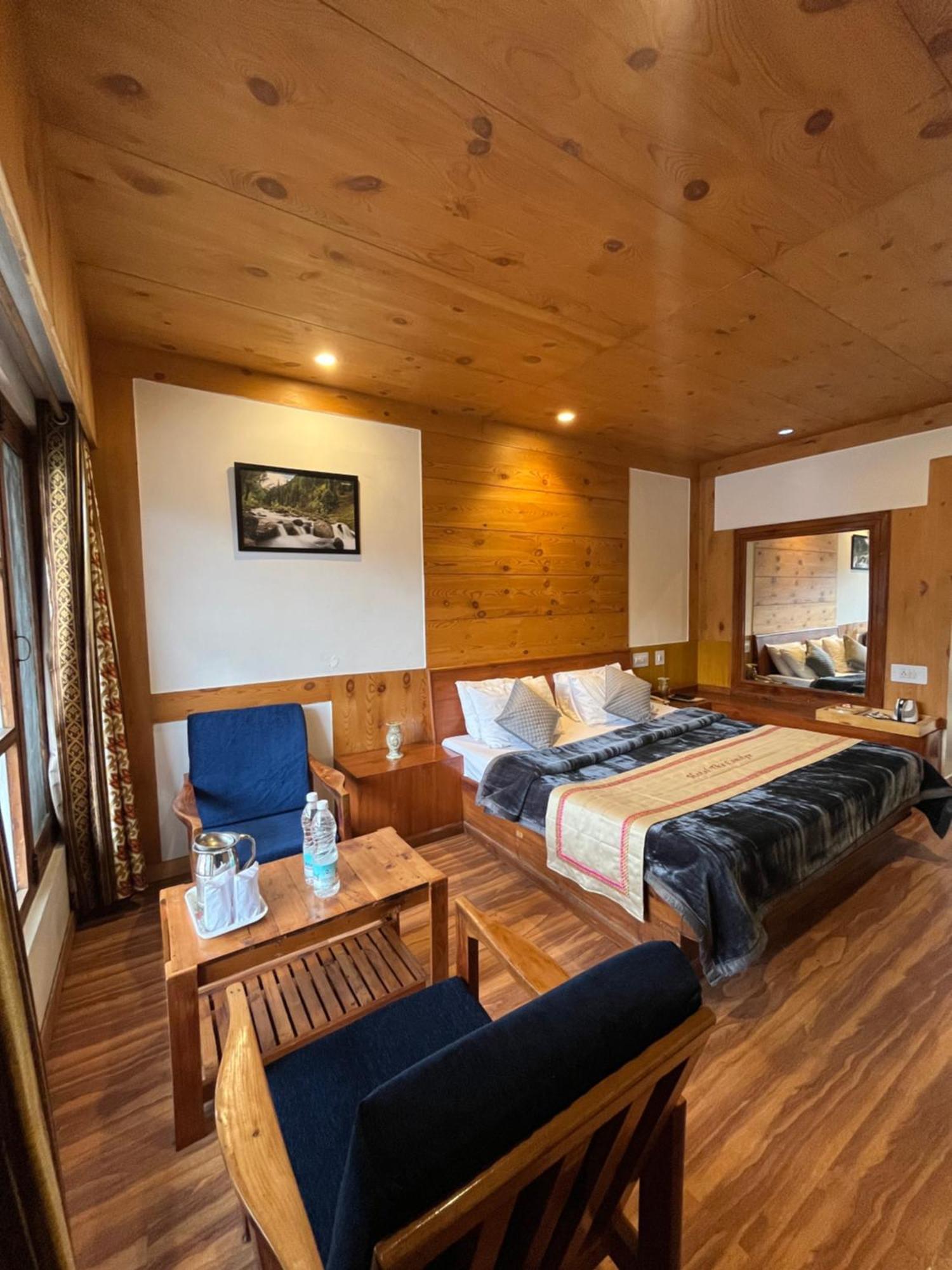 The Conifer Hotel Manali  Ngoại thất bức ảnh