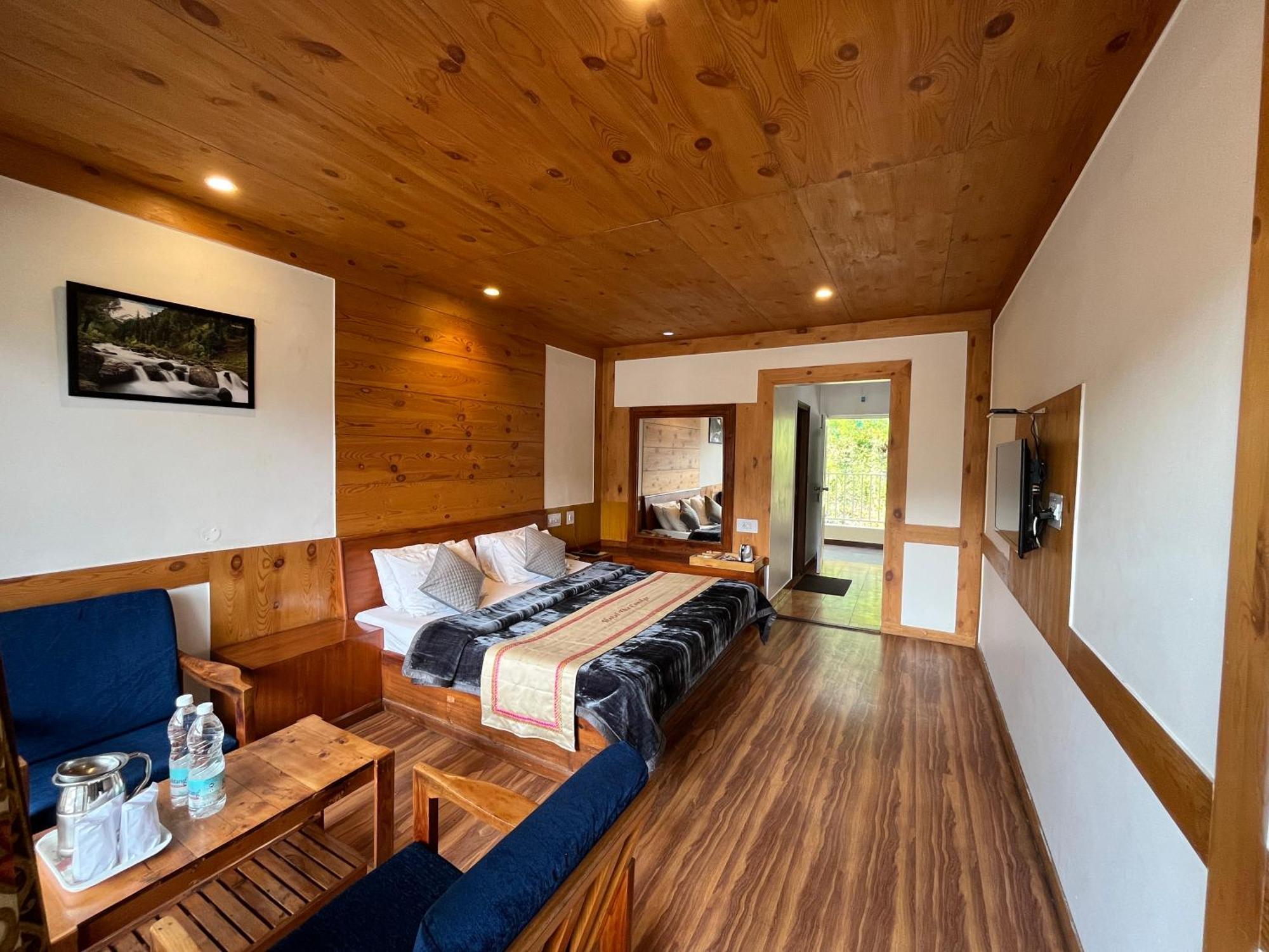 The Conifer Hotel Manali  Ngoại thất bức ảnh