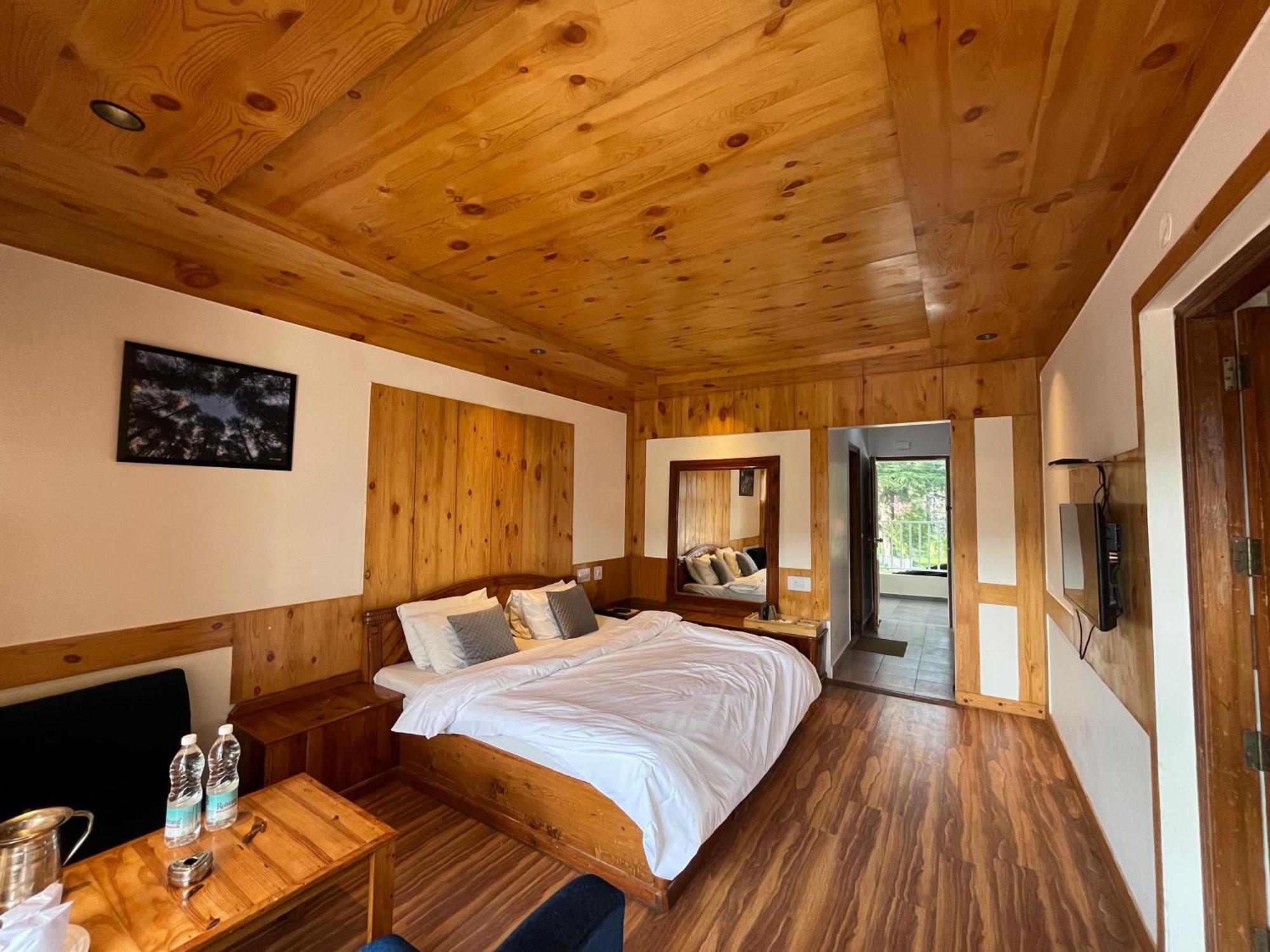 The Conifer Hotel Manali  Ngoại thất bức ảnh